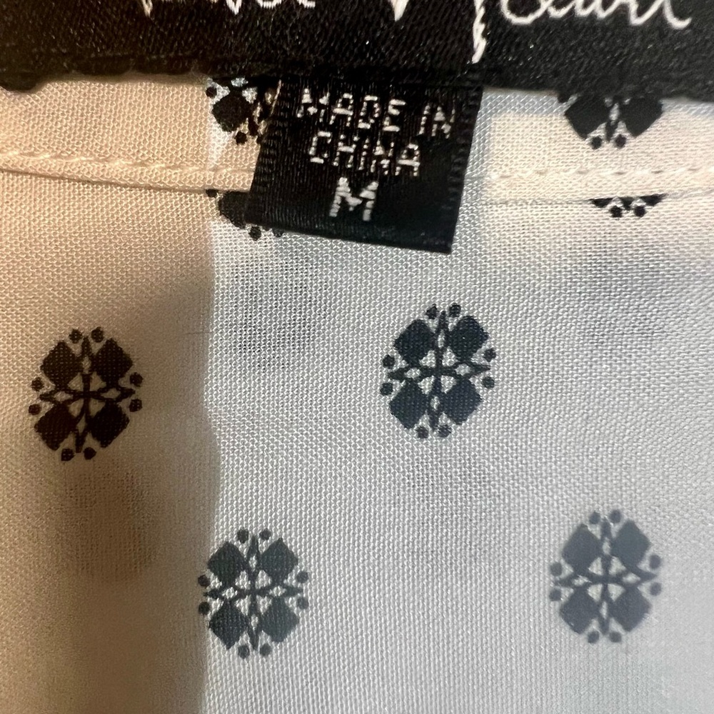 Medallion pattern button down, medium - Picture 3 of 4